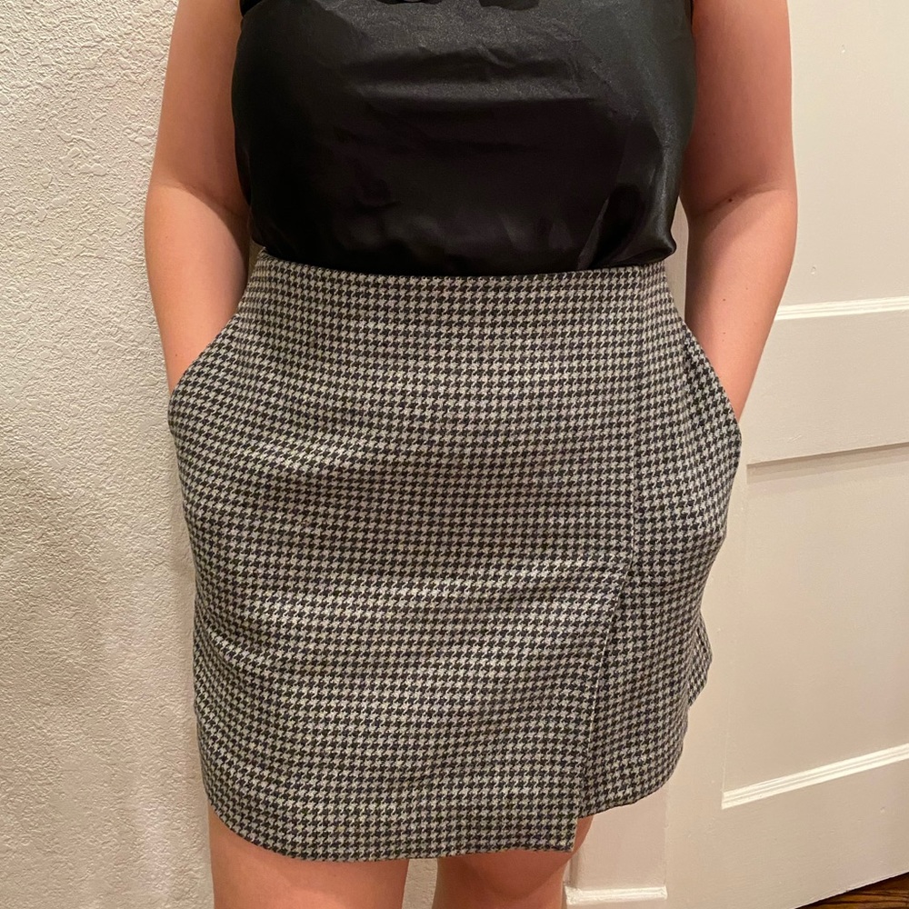 Uniqlo Houndstooth skirt with pockets